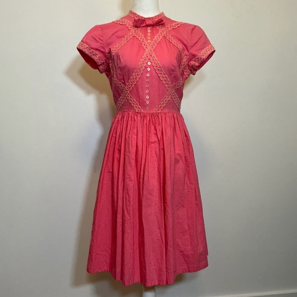 Vicky Vaughn Vintage Coral Lace Trim Button-Front Midi Dress with Bow Collar - Picture 2 of 8